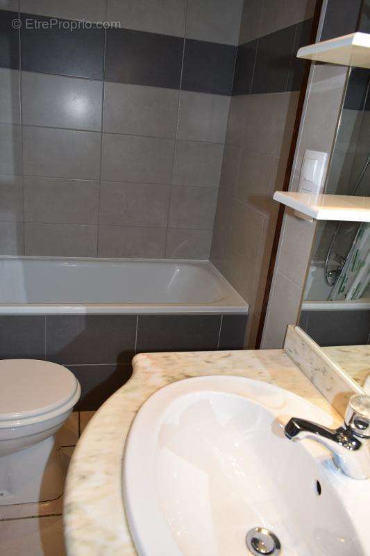 Maison à SAINTE-COLOMBE-SUR-GUETTE