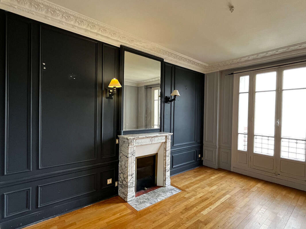 Appartement à COURBEVOIE