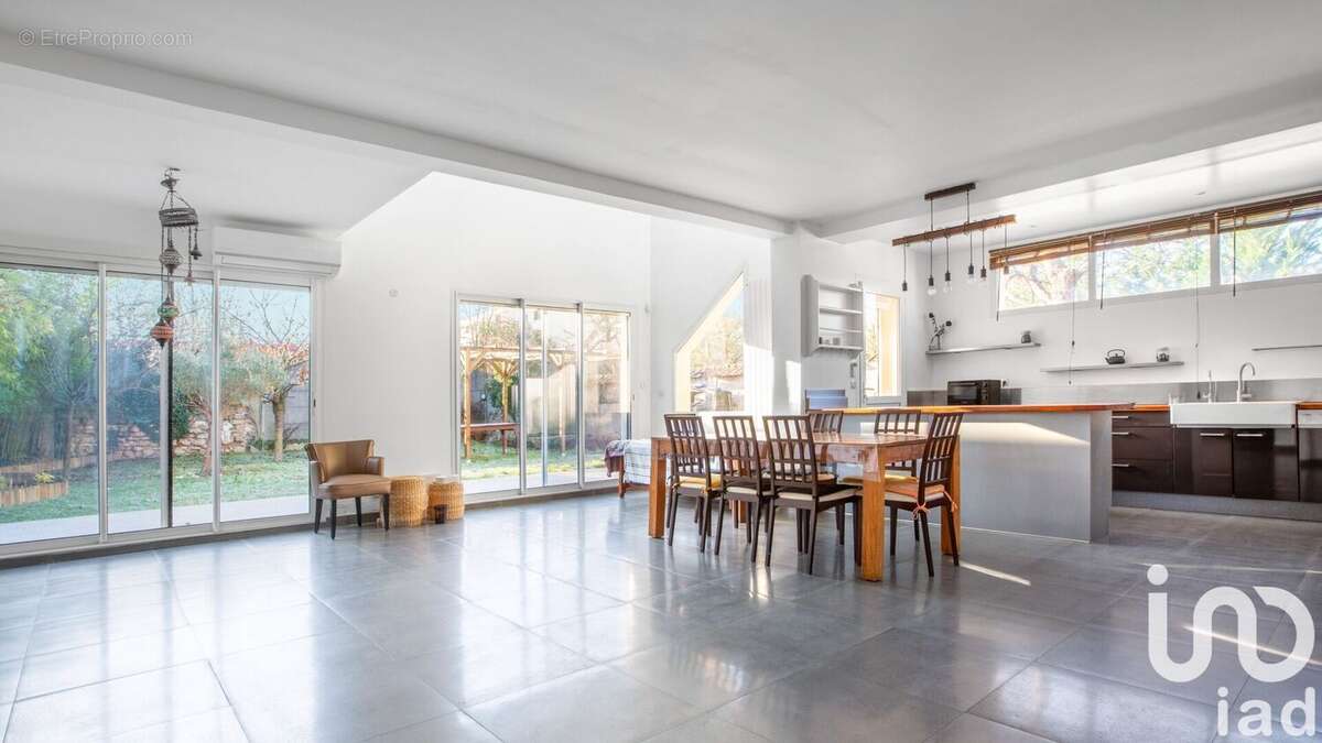 Maison 250 m² à Saint-Maur-Des-Fosses  - photo 7