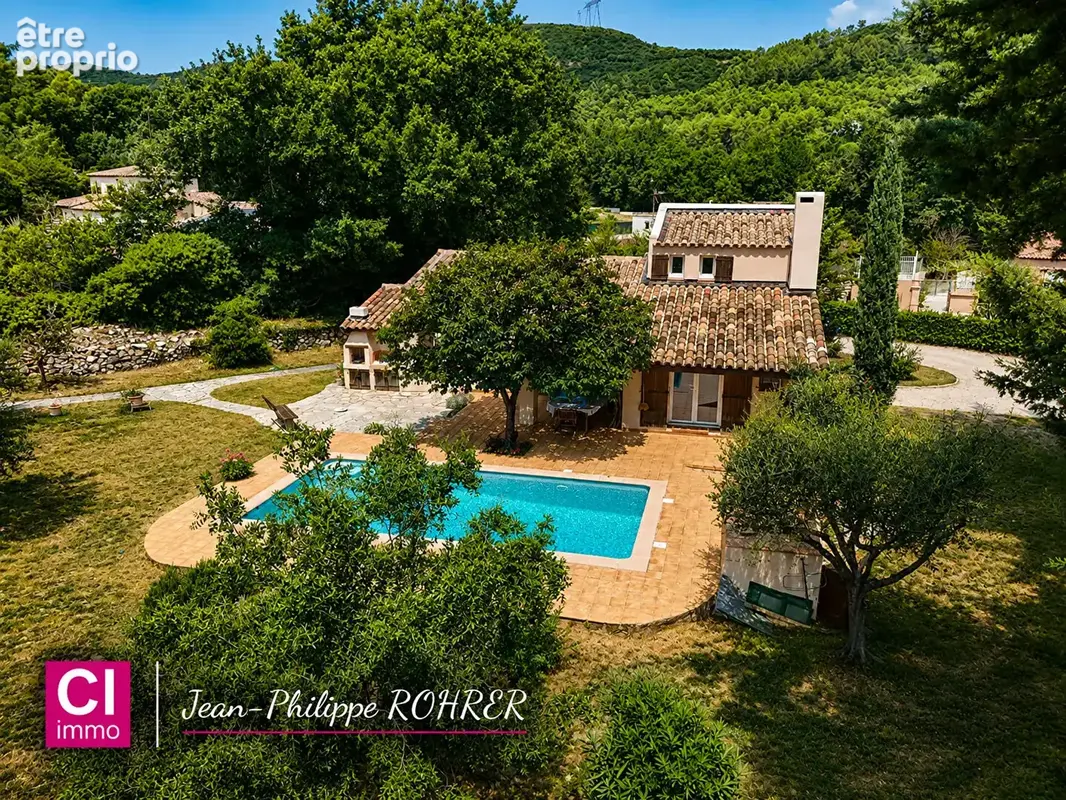 BESSE-SUR-ISSOLE  Maison de plain-pied avec piscine sur 1 780 m² de terrain - photo 10