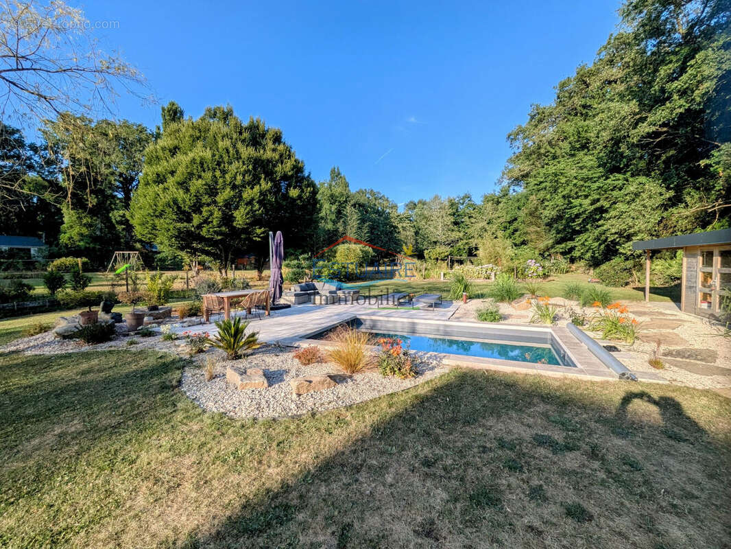 Maison à SAINT-ETIENNE-DE-MONTLUC