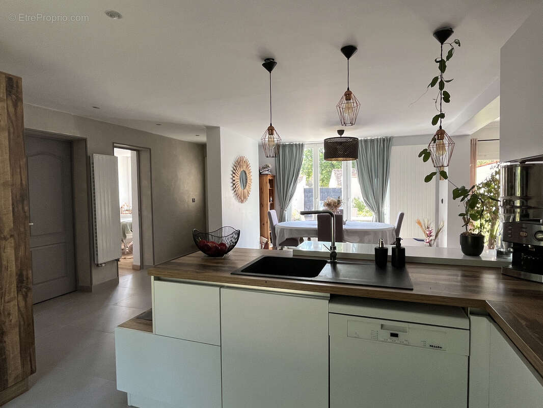 Maison à LA CHAPELLE-LA-REINE