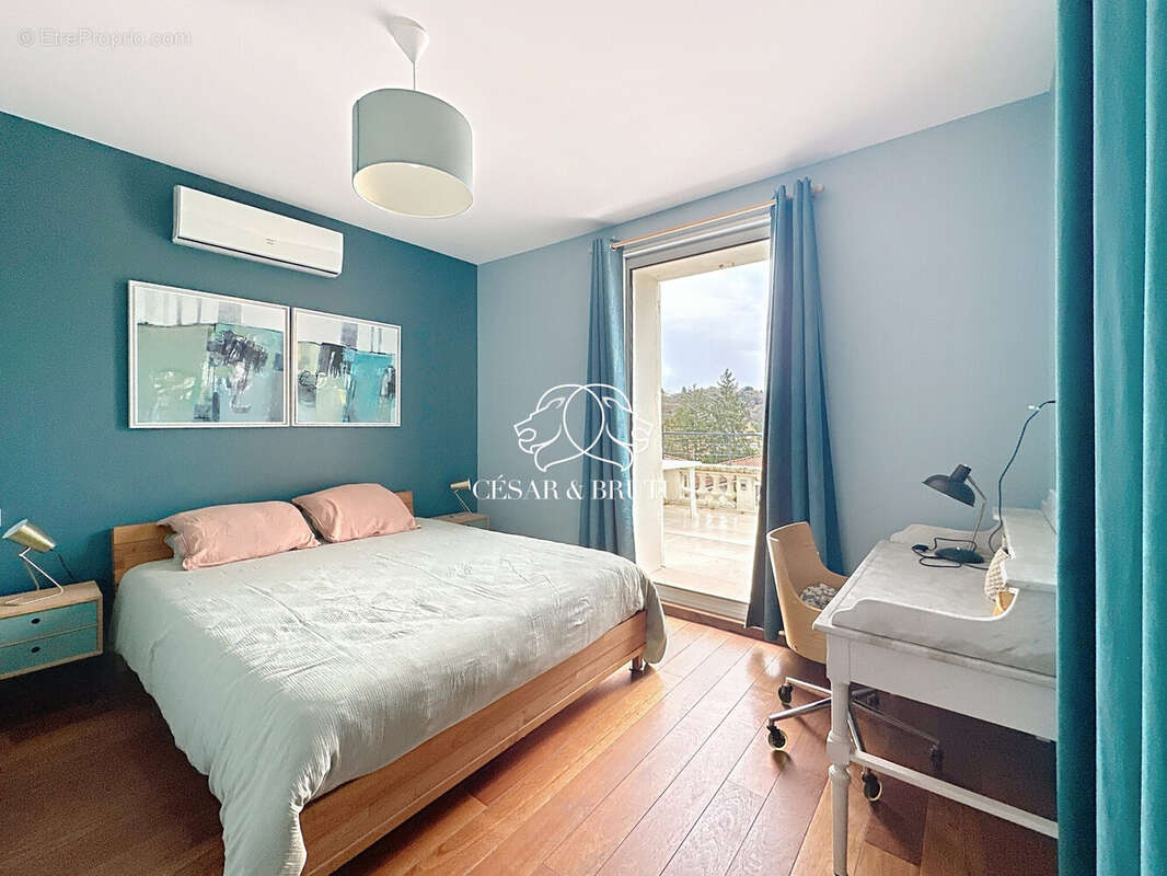 Appartement à COLLONGES-AU-MONT-D'OR