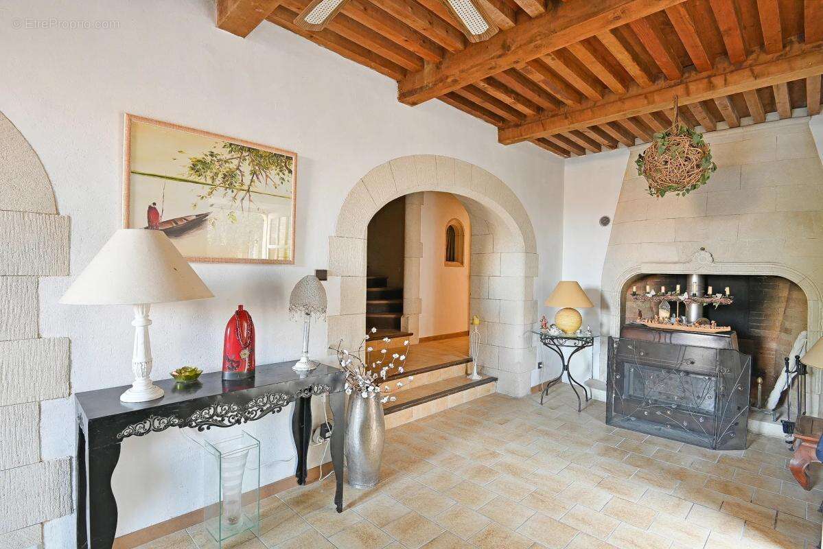 Maison de 12 pièces de 231 m² à Saint-Jean-de-Ceyrargues - photo 4