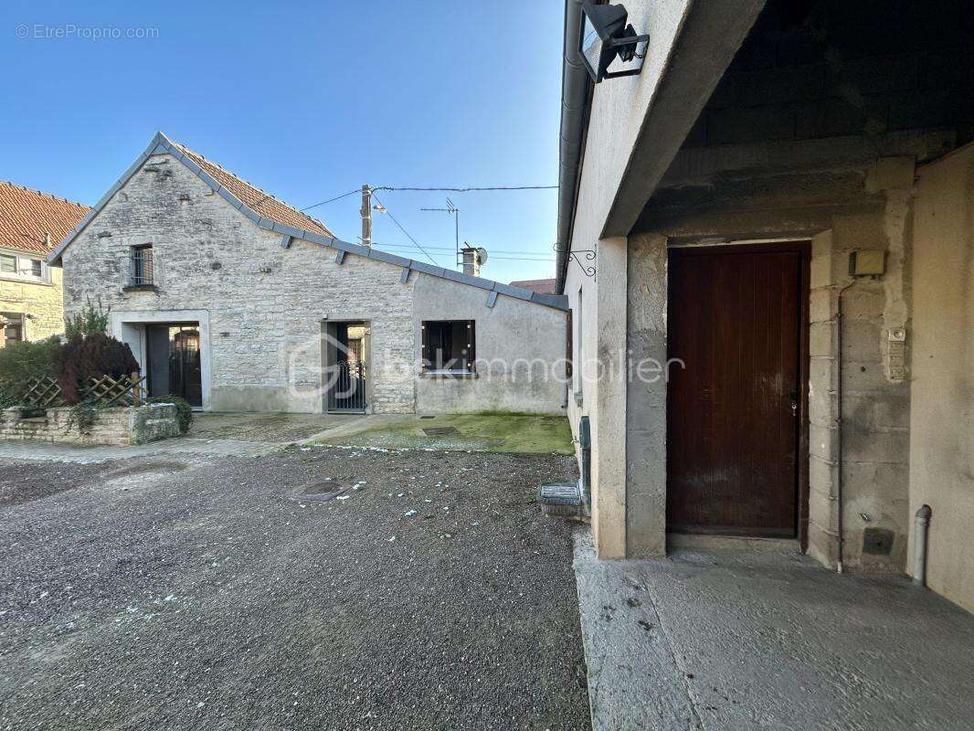 Maison de village en pierre - photo 9