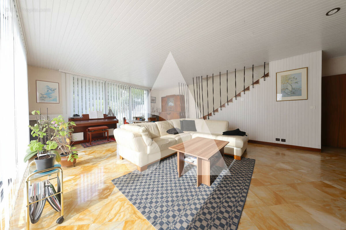 Maison à CORBEIL-ESSONNES