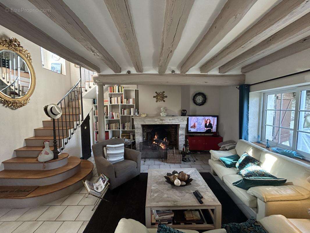 Maison à EGREVILLE