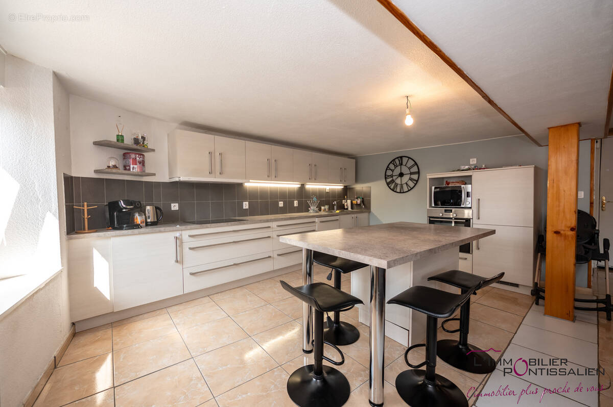 Appartement à LABERGEMENT-SAINTE-MARIE