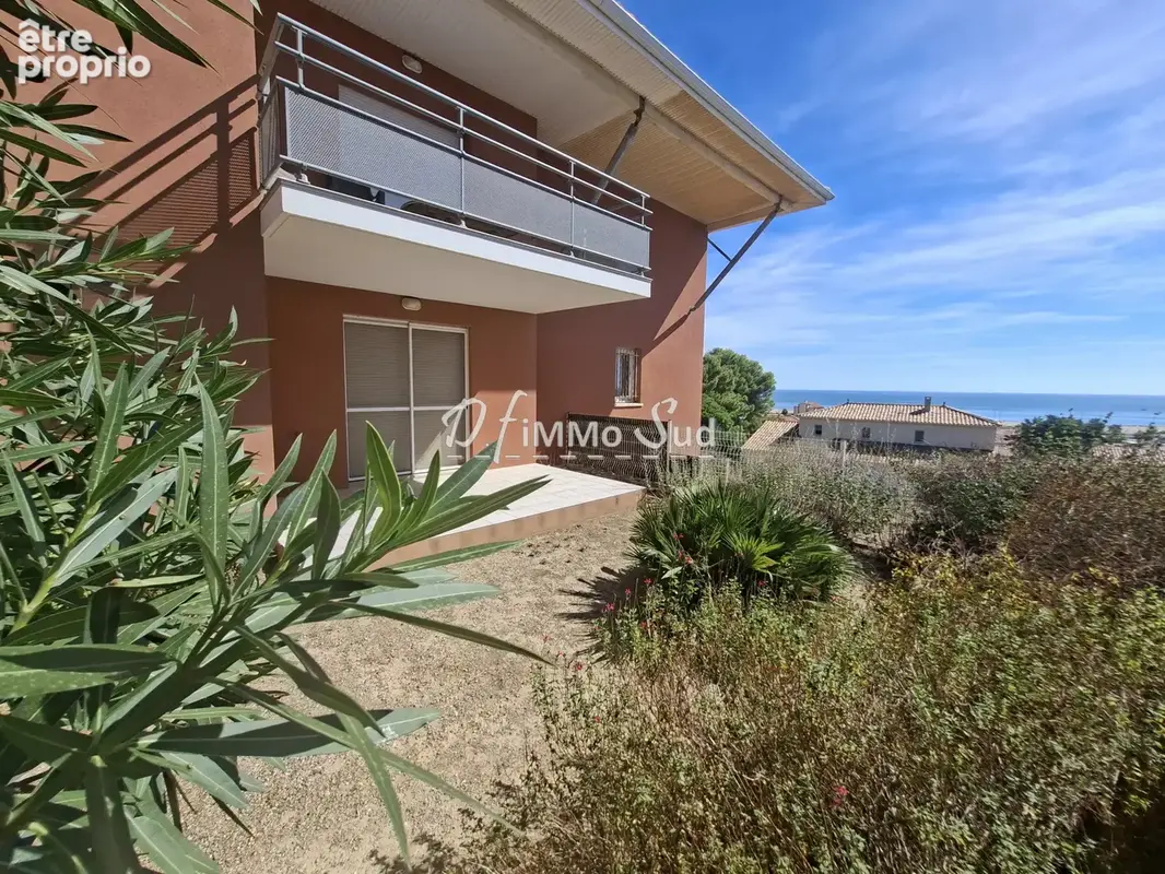 Appartement t2 en rez-de-chaussee avec vue mer -terrasse - jardin - place de parking - photo 3