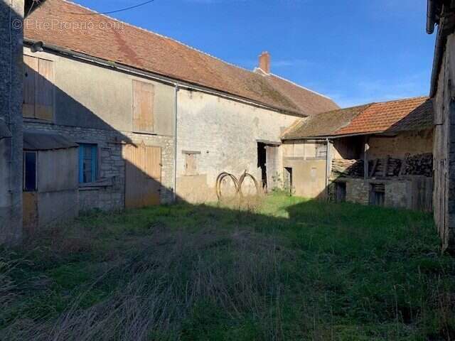 Maison à BRIARRES-SUR-ESSONNE
