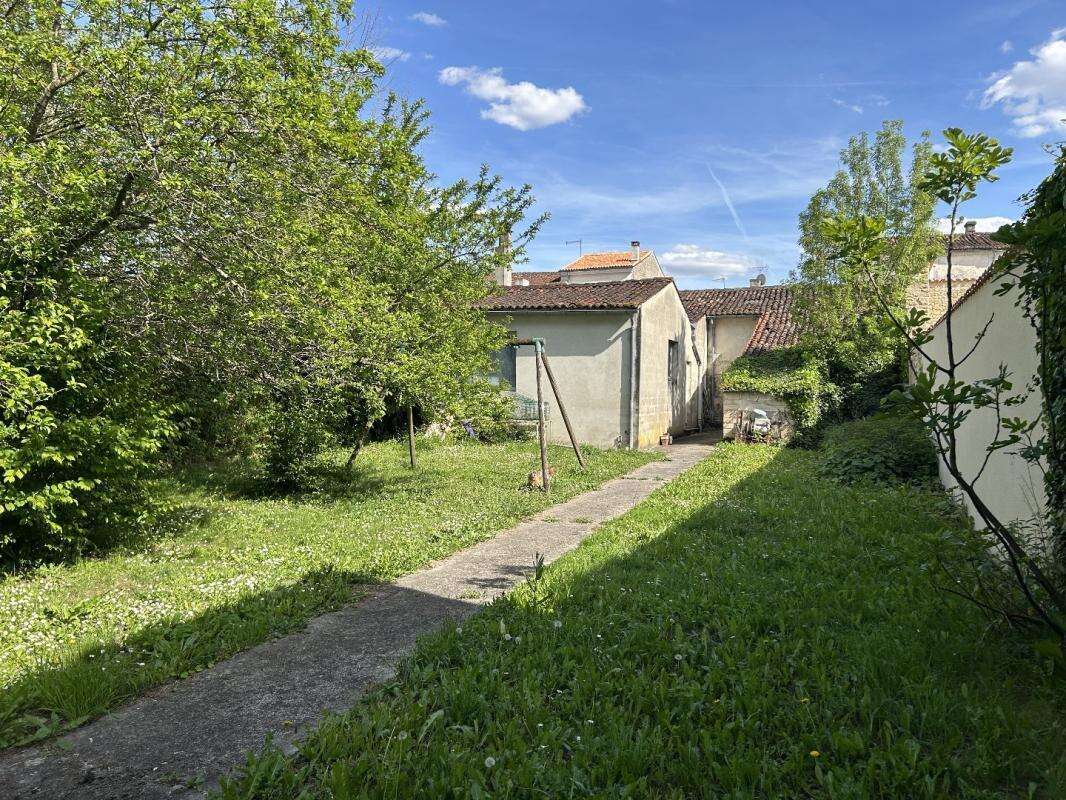 Maison à SAINT-JEAN-D'ANGELY