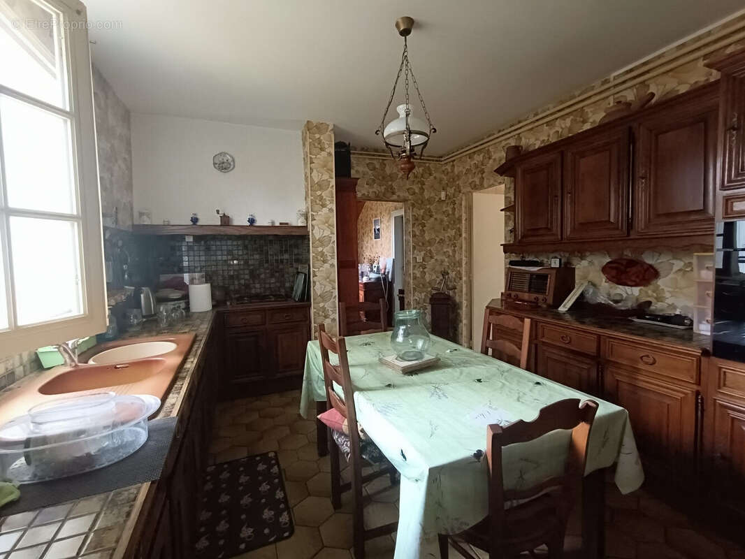 cuisine aménagée  - Maison à SAINT-SEURIN-SUR-L'ISLE