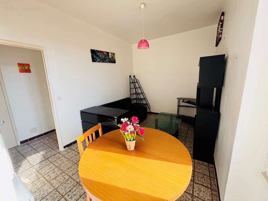 NICE CENTRE/LE PORT : 2 pièces 28m2 plein Ouest au calme sur cour - photo 2