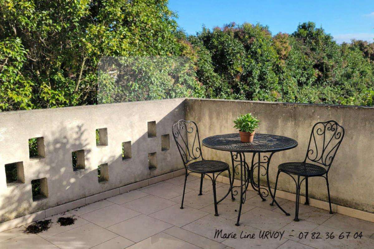 13550 Paluds de Noves - Appartement T3 loué  de 73.11 m² avec terrasse et parking - photo 2