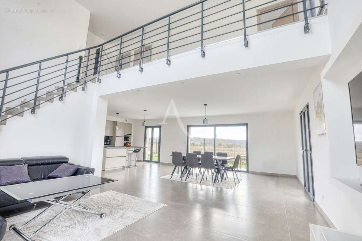 Maison à FRANQUEVILLE-SAINT-PIERRE