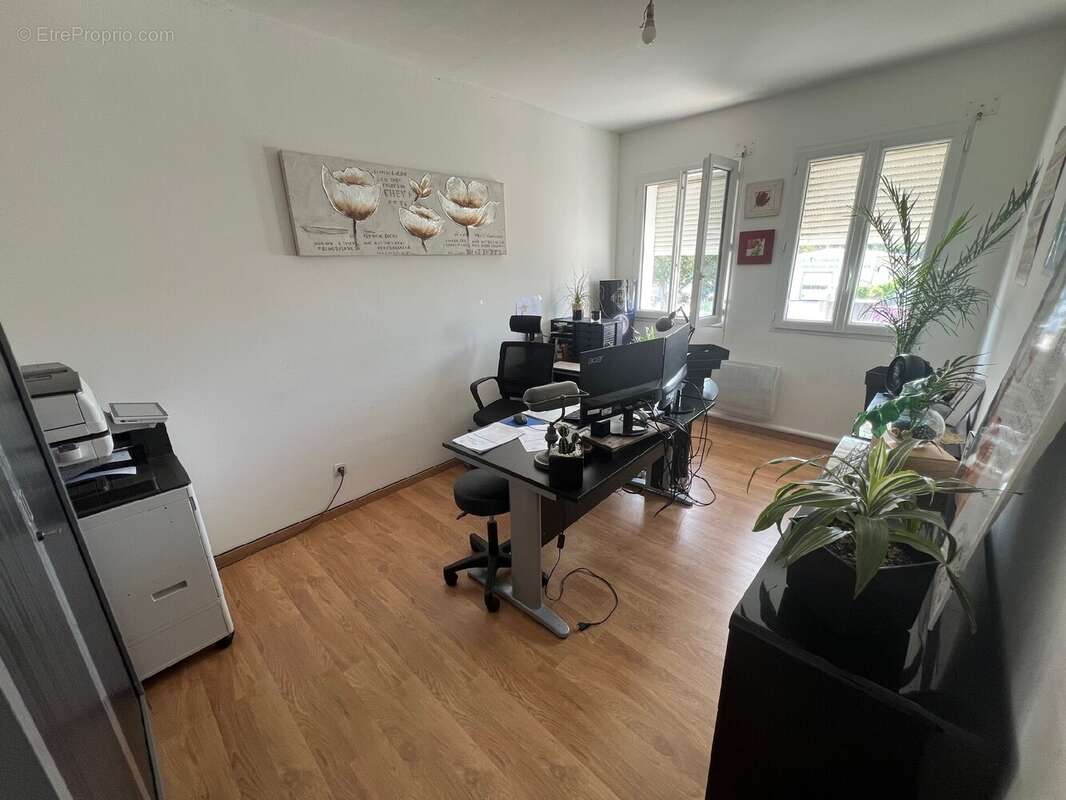 Commerce à EYGUIERES