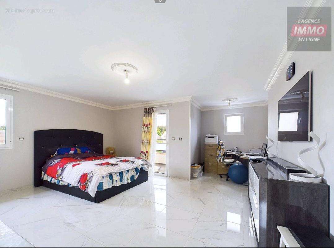 Maison 310 m² à Oissel  - photo 15