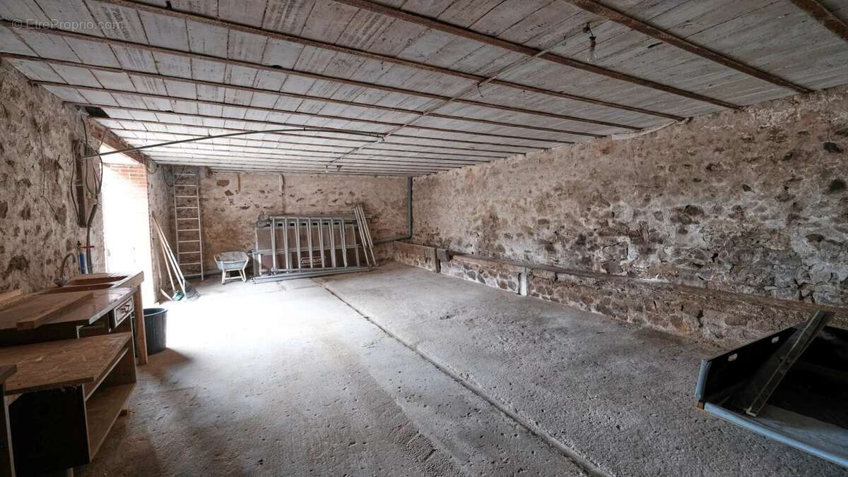 Maison à ROUSSILLON-EN-MORVAN