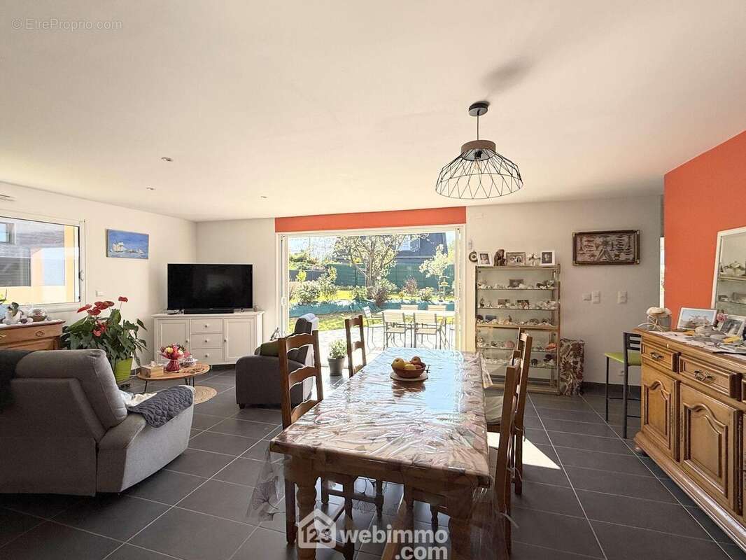 Maison à TREDREZ-LOCQUEMEAU