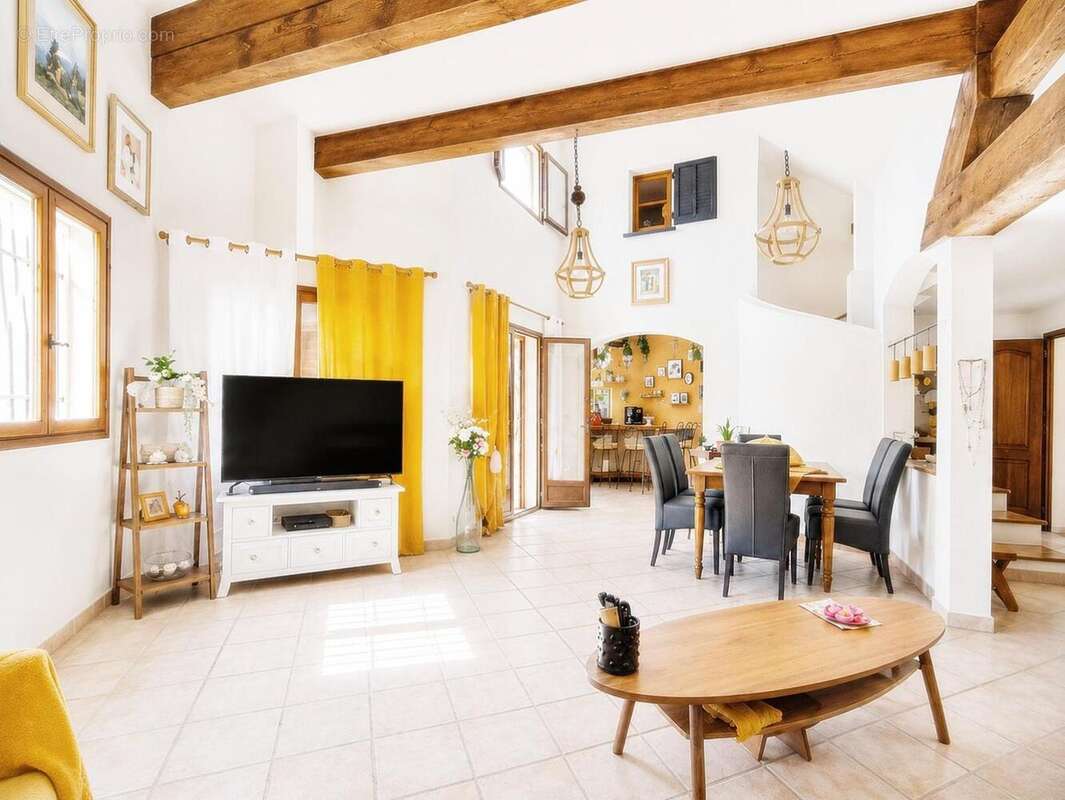   - Maison à COLOMARS