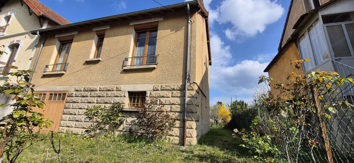 Maison à MONTLUCON