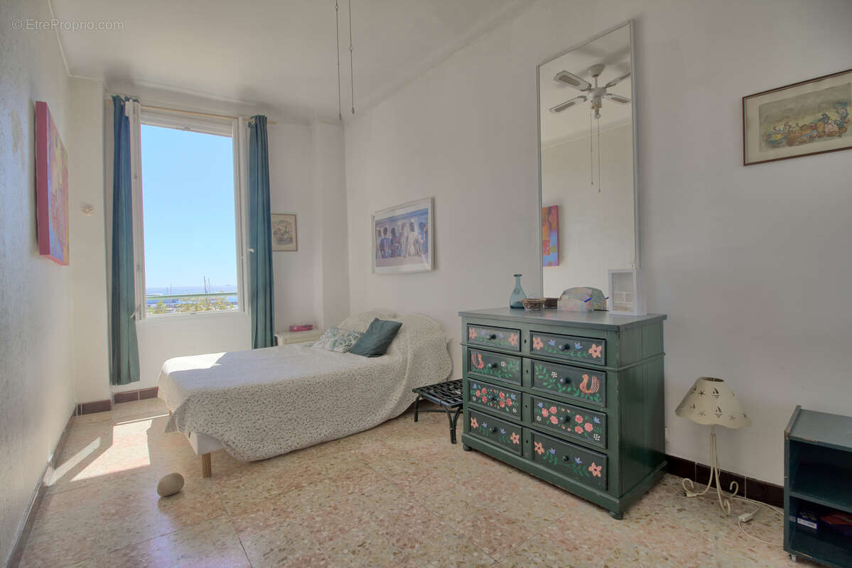 Appartement à VALLAURIS