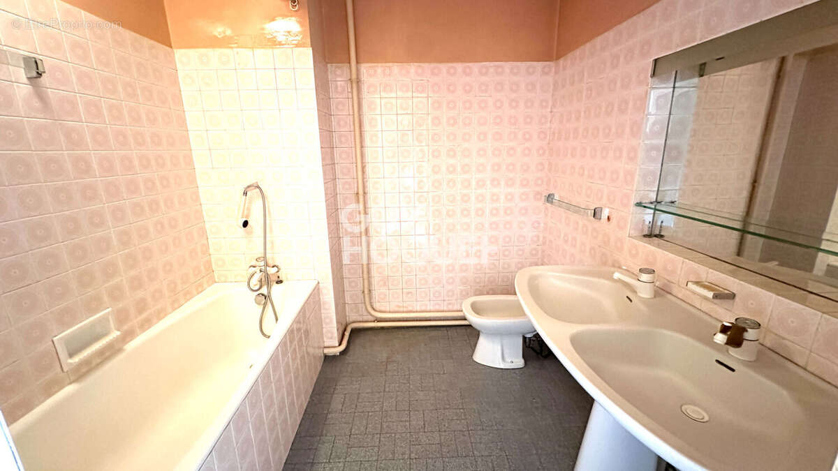 Clermont-Ferrand - Salins - Appartement T4 de 100m2 avec garage - photo 11