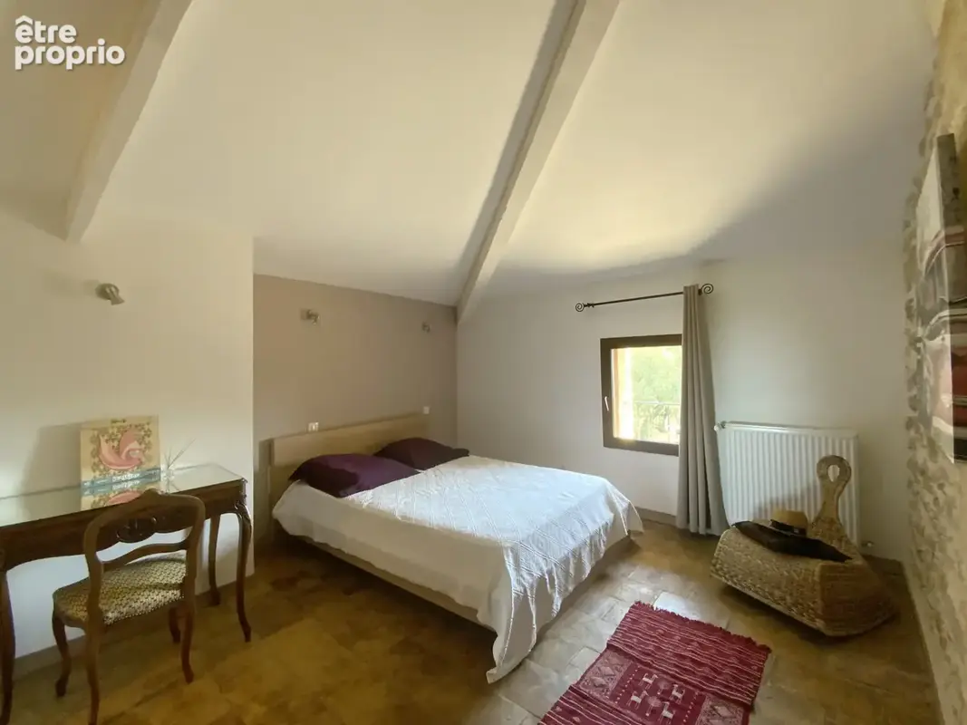 Maison de charme en pierre  en plein coeur de village. - photo 11