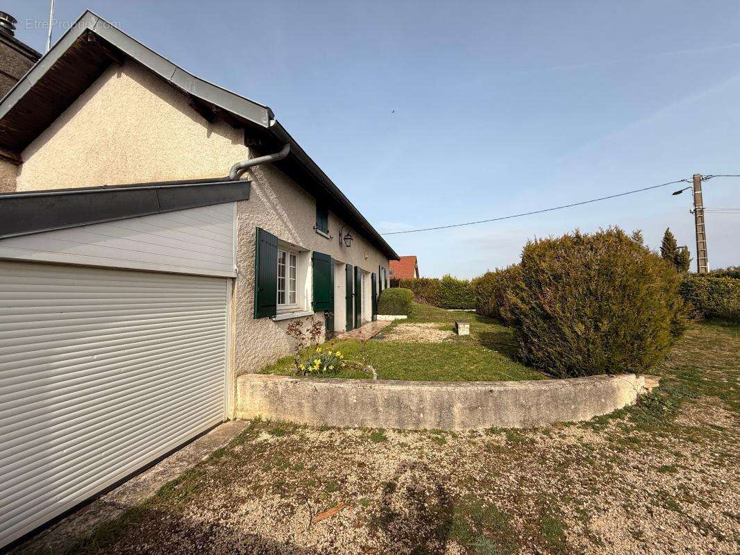 Maison à MAGNY-SUR-TILLE
