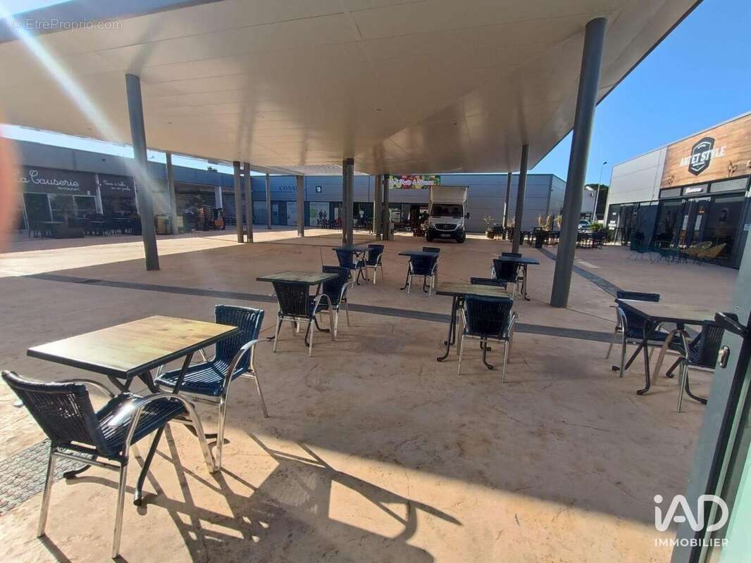 Photo 6 - Commerce à SAINT-ESTEVE