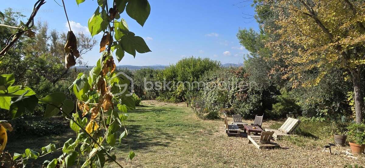 Villa d'Architecte, de 2003, 1 ECRIN DE SERENITE :178 m² – 5 Chambres –  Piscine et terrain de 1425 M²  ! - photo 14