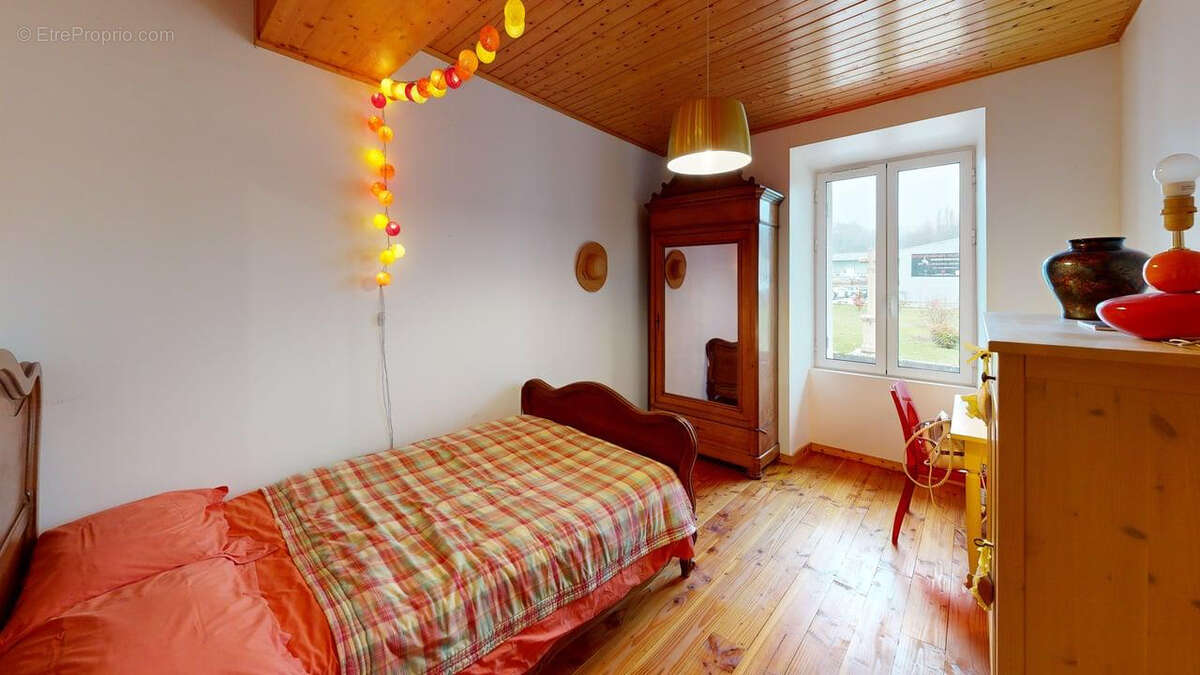 Maison à VEZERONCE-CURTIN