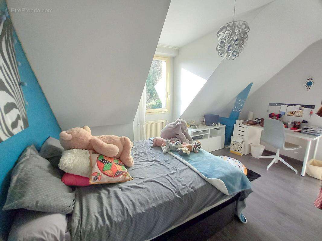 Maison familiale de 250 m² – 5 chambres - terrain 1569m² - au calme - photo 12