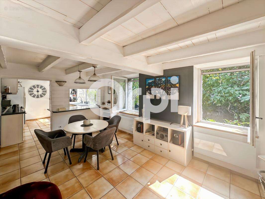 Grande maison dans village classé, avec cour arborée, proche Vallon Pont d'Arc - photo 8