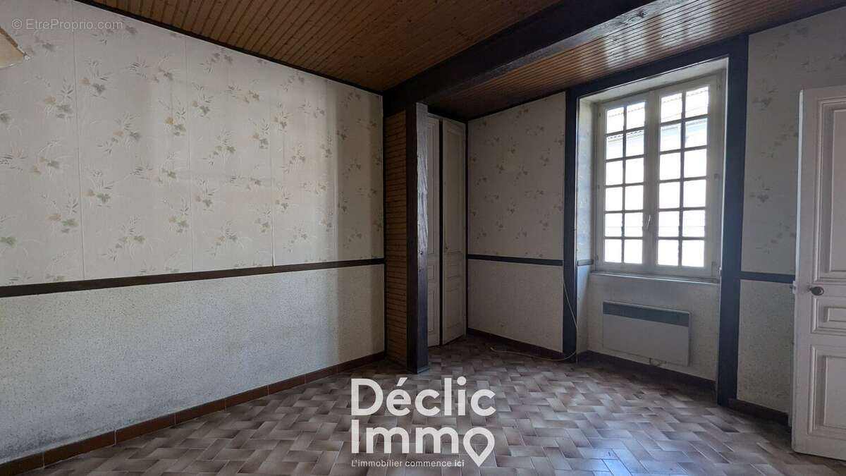 Maison à RUELLE-SUR-TOUVRE