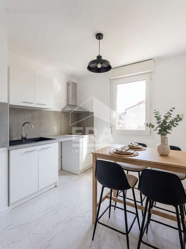 Appartement à SAINT-GENIS-LAVAL