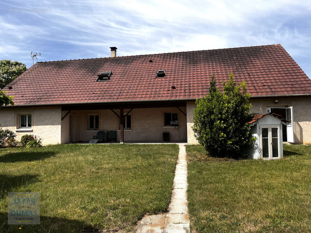 Maison à OUROUX-SUR-SAONE