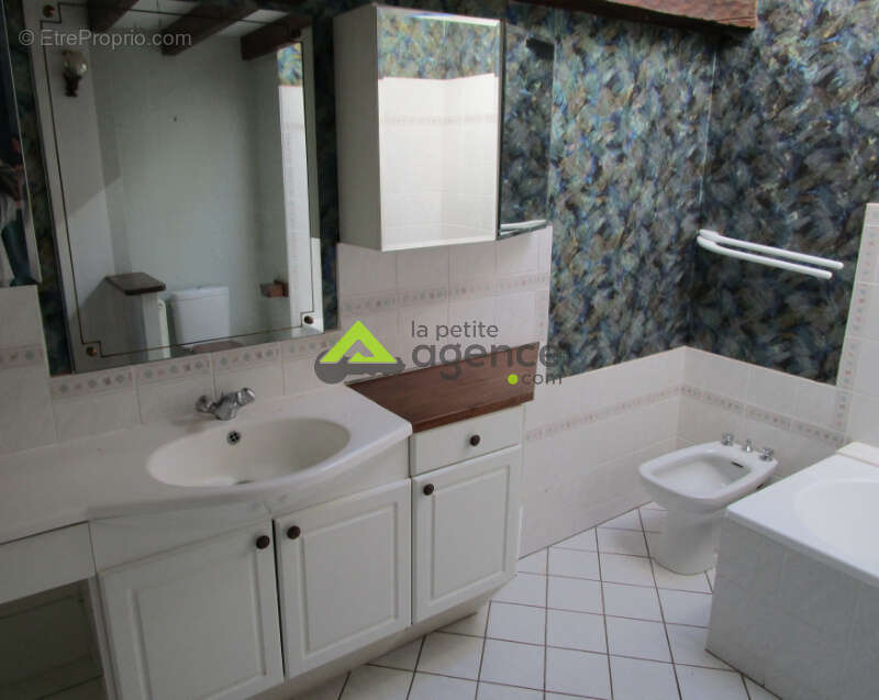 Maison à SAINT-YRIEIX-LA-MONTAGNE