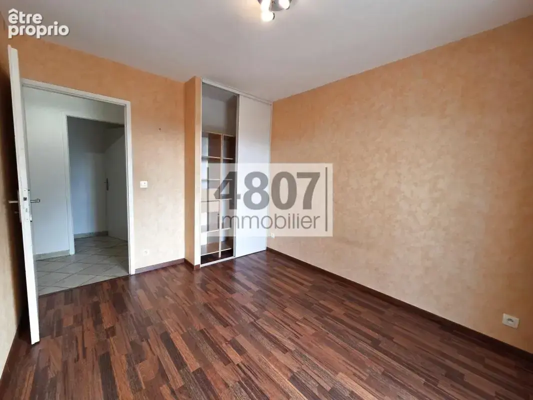 VETRTAZ-MONTHOUX - T3 avec cave et garage - photo 5
