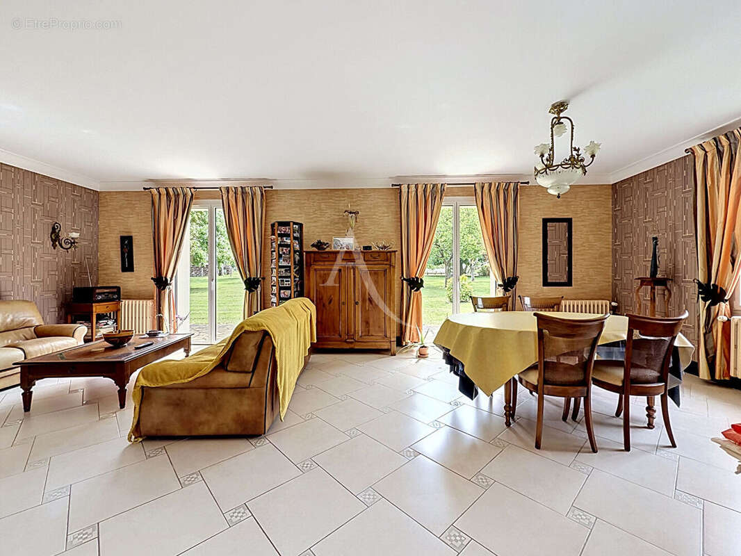 Maison à BRISSAC-QUINCE