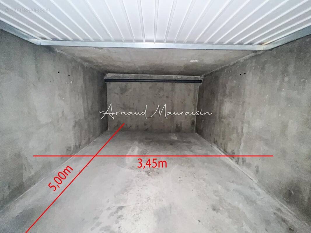 Photo 1 - Parking à LA CHAPELLE-EN-SERVAL