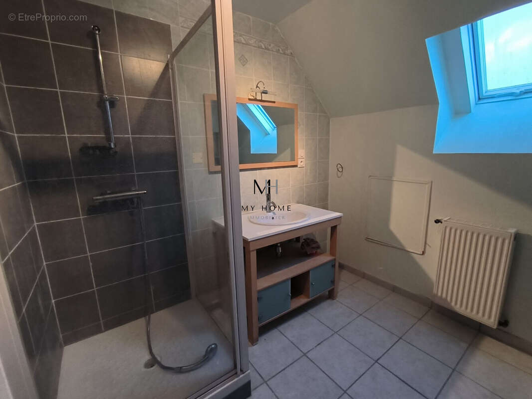 salle de douche étage - Maison à ALENCON