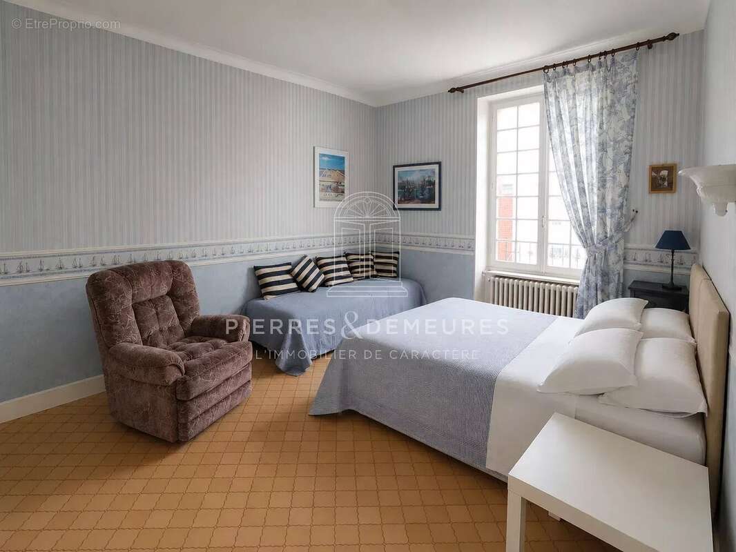 Maison à MEHUN-SUR-YEVRE