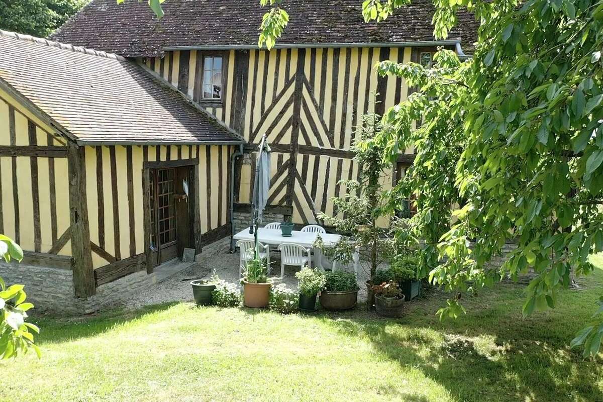 Maison à SAINT-PIERRE-SUR-DIVES