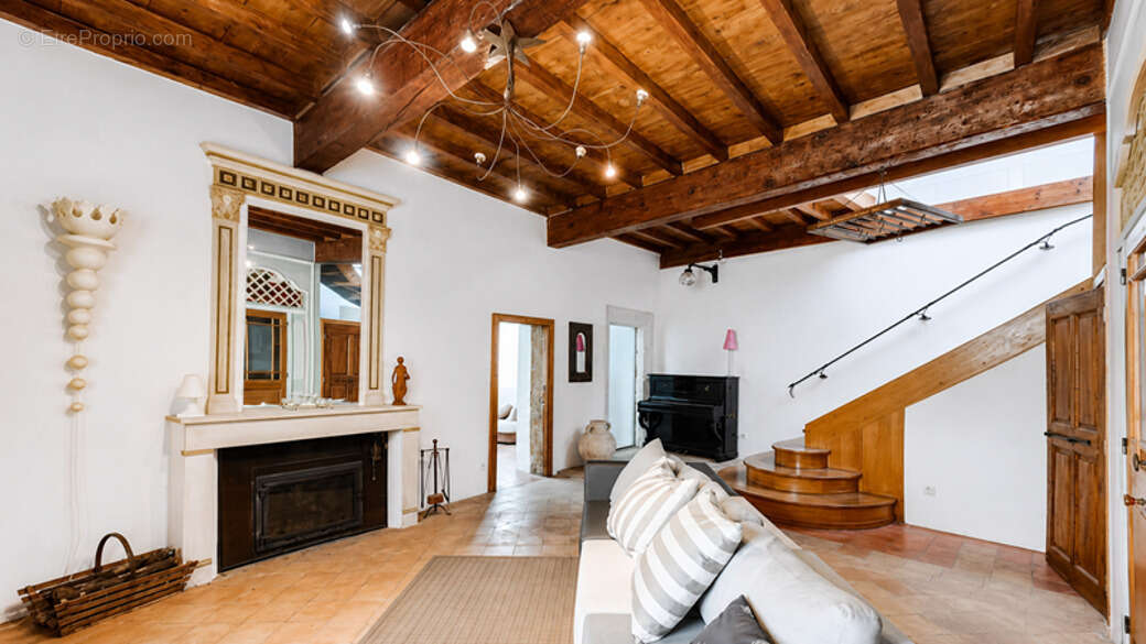 Maison 363 m² à Bourg-Saint-Andeol  - photo 4