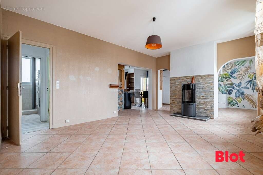 Appartement 93 m² à Saint-Nazaire  - photo 2