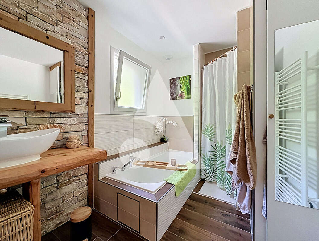 Villa contemporaine d'exception - RAMBAUD (05000) - Type 4 - photo 3