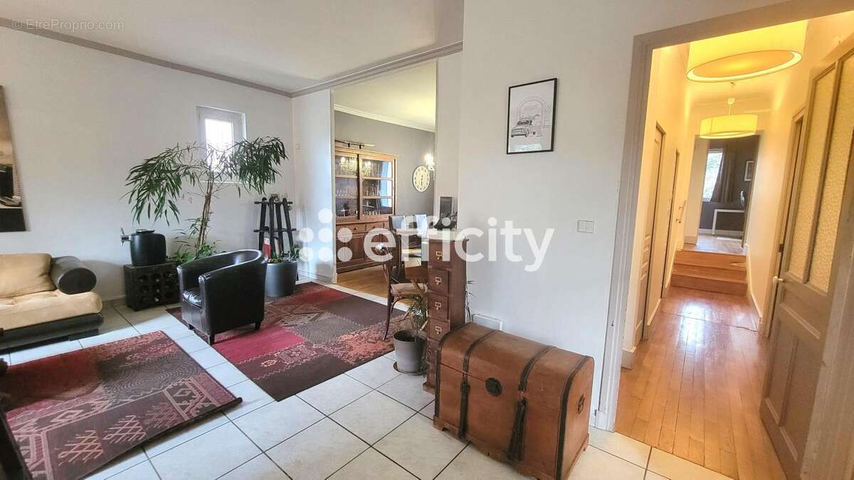 Maison à FLEURIEU-SUR-SAONE