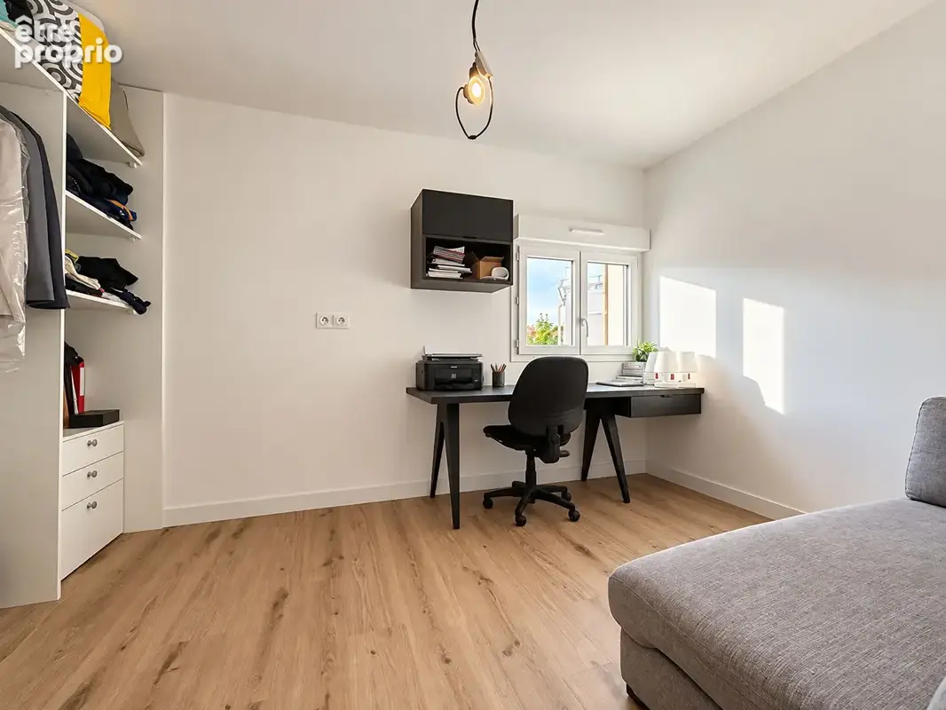 QUARTIER RÉSIDENTIEL - Maison neuve de trois pièces avec grande terrasse bois - photo 9