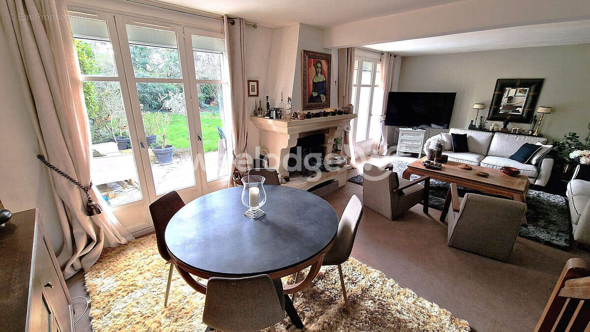 Maison à VOISINS-LE-BRETONNEUX